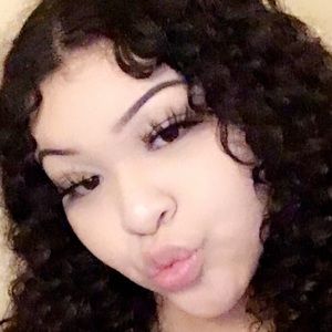 Meet your Posher, Elisa